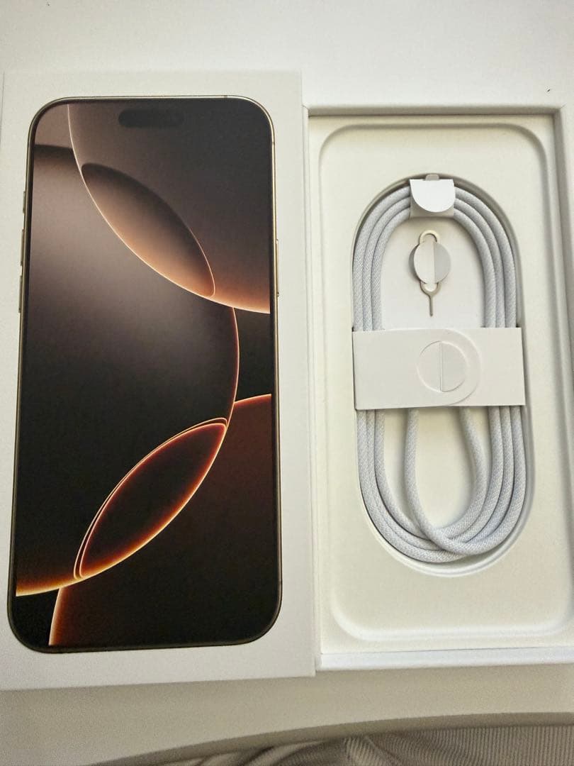 Apple iPhone 16 Pro Max512GBデザートチタ二