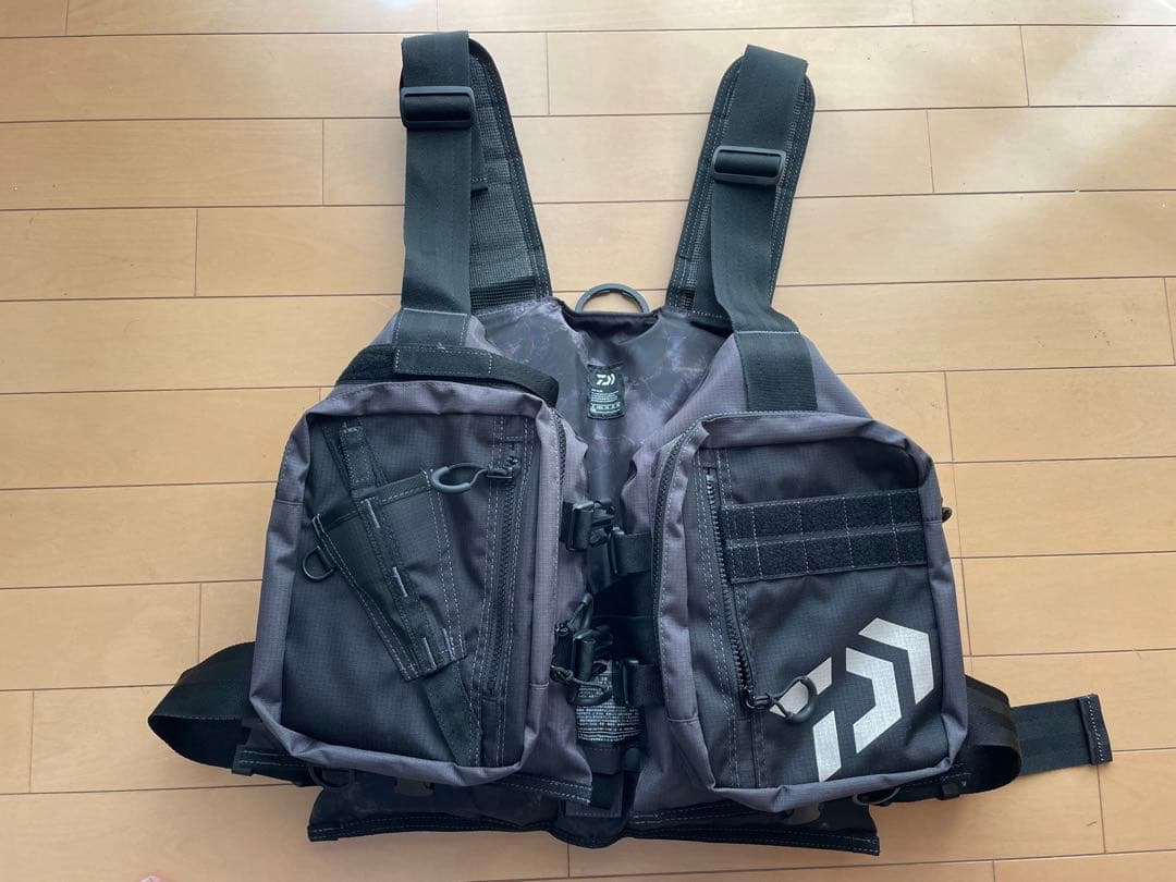 Daiwa ブラック/グレー ライフジャケット