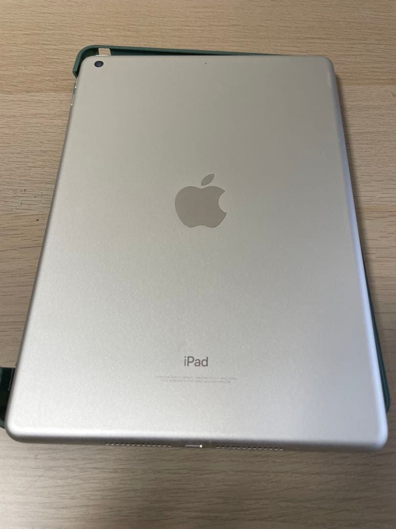 Apple iPad シルバー 6世代 ケース付き