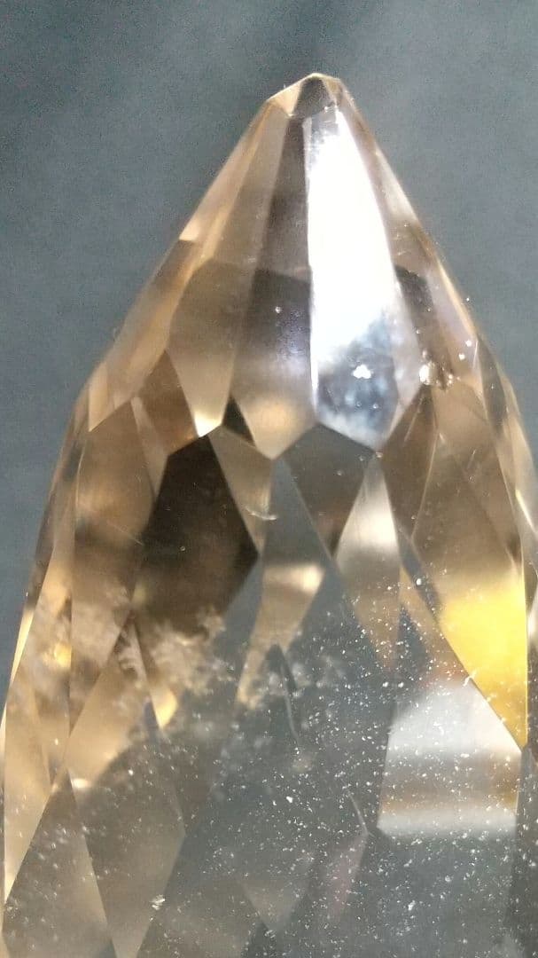 スモーキ―クォ―ツ (多面体カット)