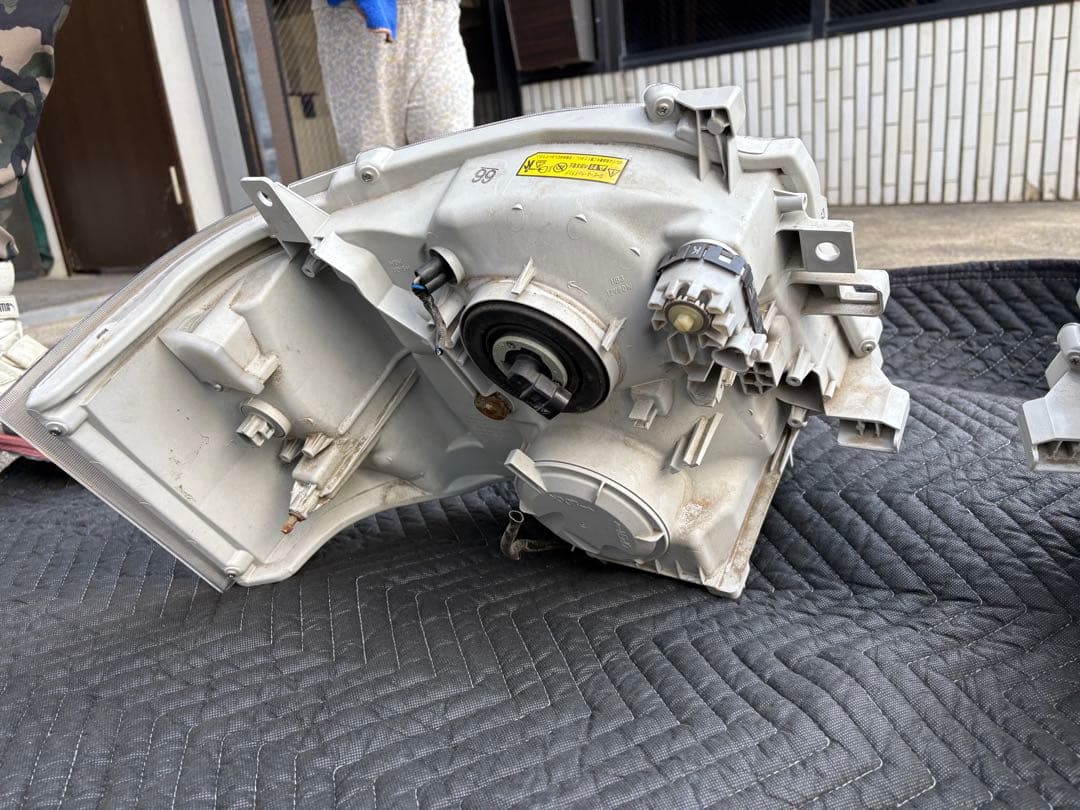 ハイエース200系ワイド3型 ヘッドライトのセット