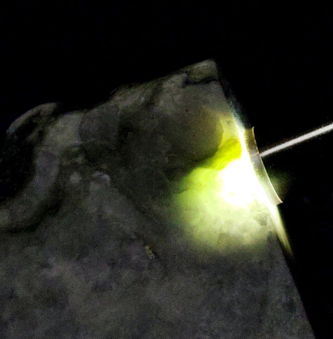 ★翡翠原石★糸魚川硬玉【小滝灰ラベ・転石・切り出し❷1528ｇ】