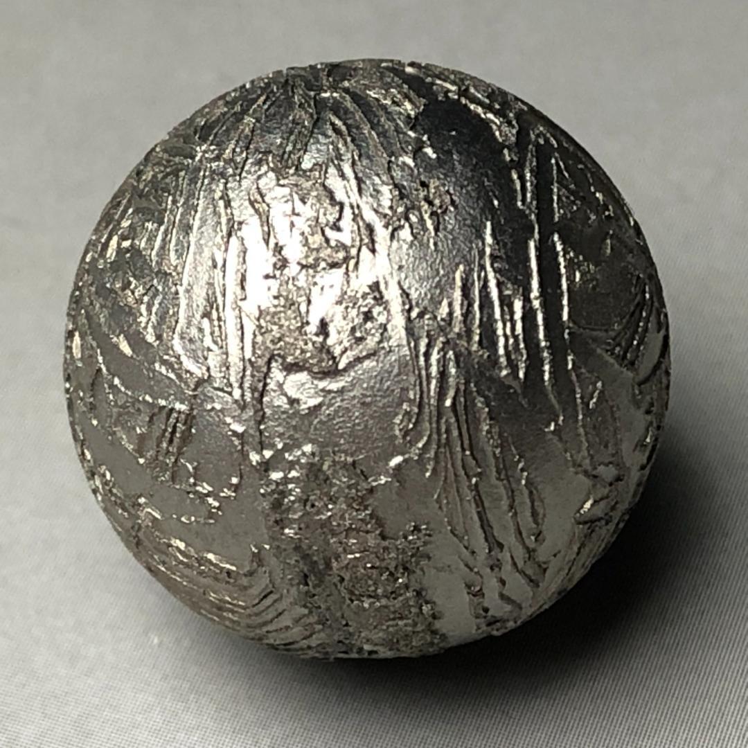 アルタイ隕石 メテオライト くりぬき　球体 穴なし台付き 希少　美品
