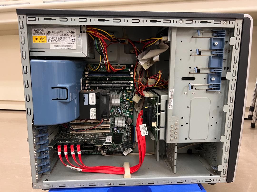 HP ProLiant ML110 Storage Server 作動確認済