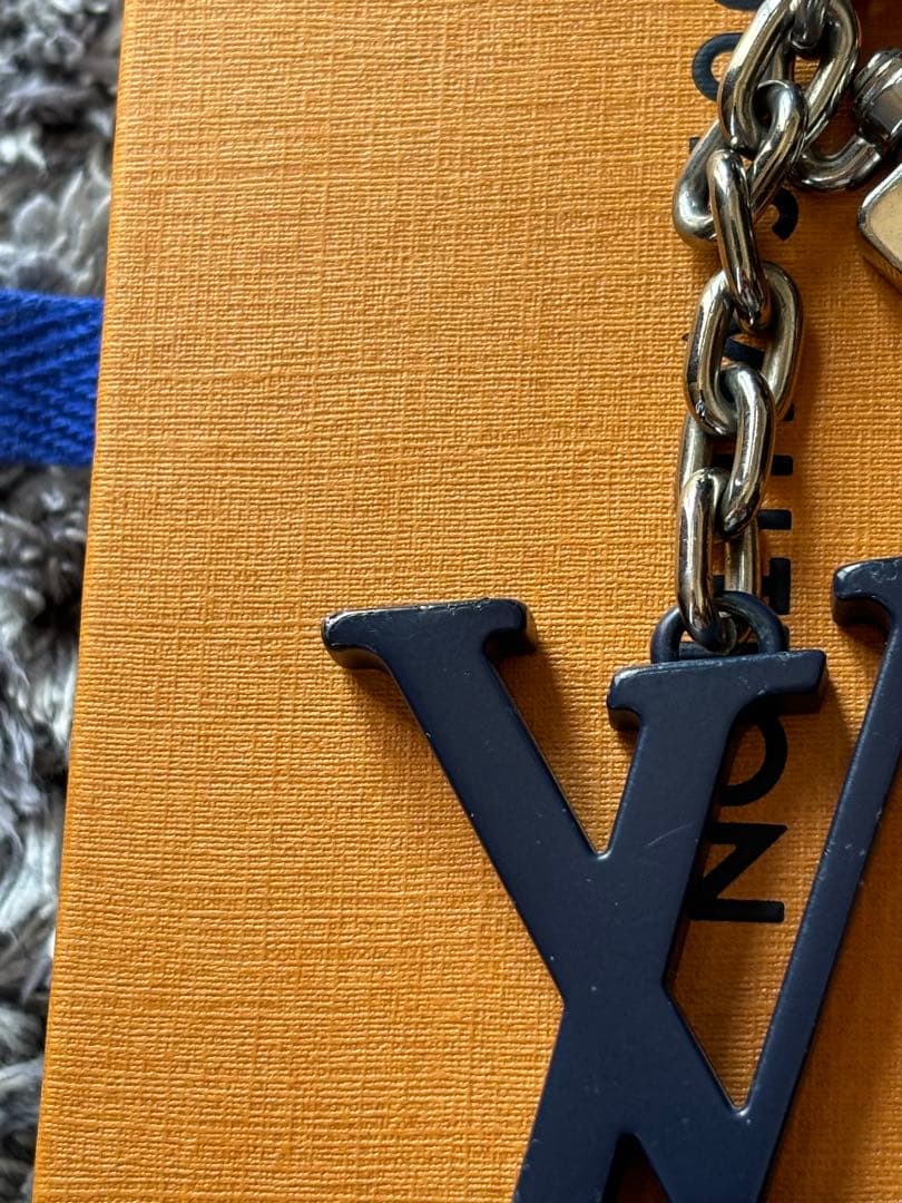 ルイヴィトン　イニシャル LV キーリング キーホルダー チャーム
