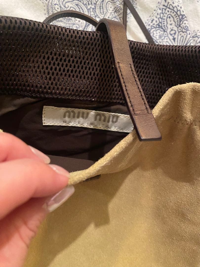miu miu ベージュ サコッシュ