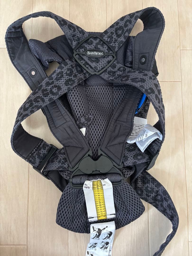 うー様　ベビービョルン　抱っこ紐　ミニエアー　レオパード　アンスラサイトレパード