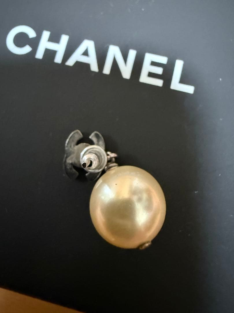 CHANELパールロゴピアス（片耳用）