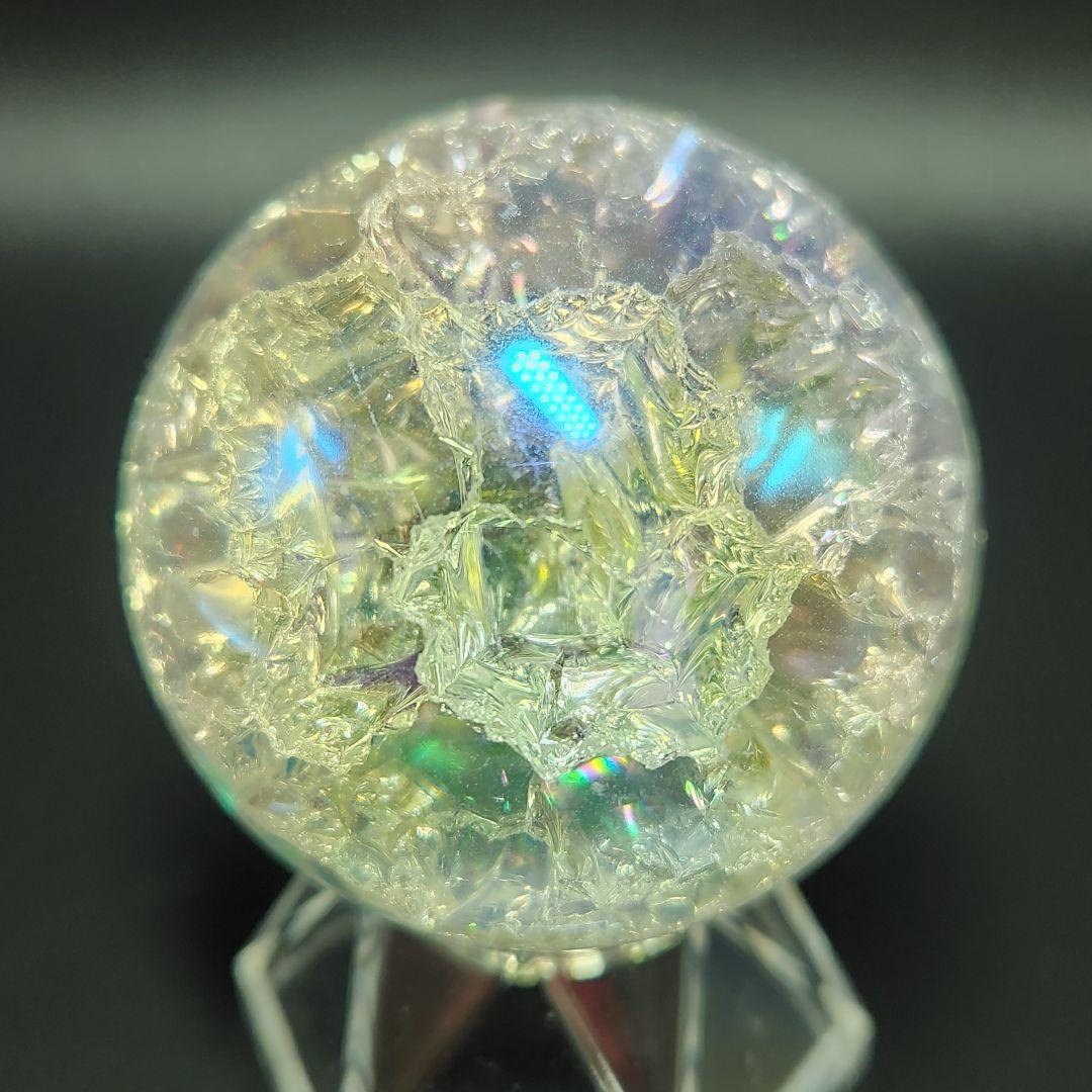 癒し【新品】エンジェルオーラクラック水晶スフィア約50ミリ★ 自動回転台座付き！