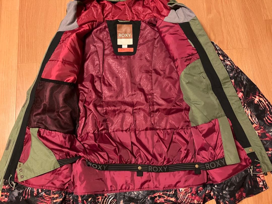 新品タグ付　ROXYスノーボードウェア　Sサイズ