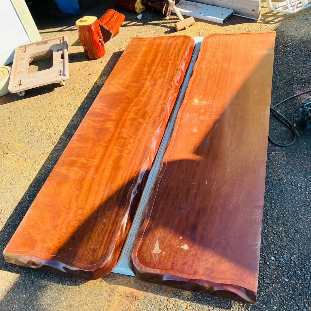 光沢仕上げの木製座卓