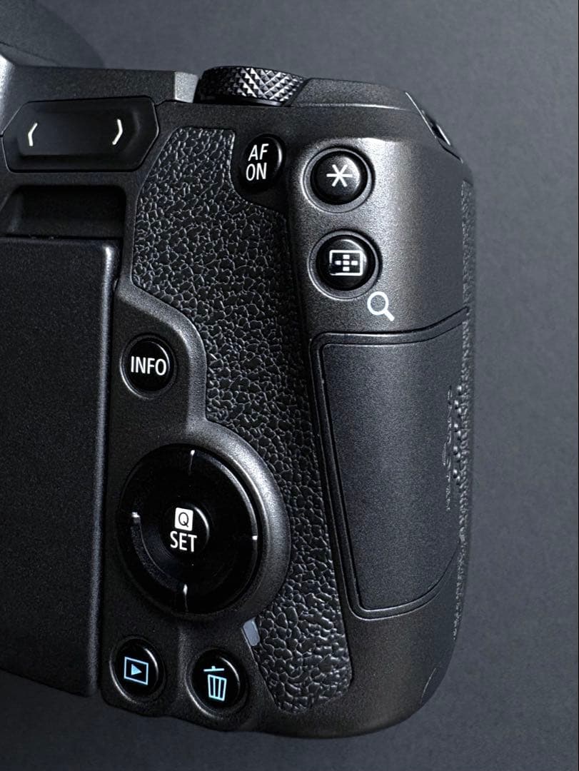 Canon EOS R ボディ　ミラーレスカメラ　美品　シャッター回数9千以下