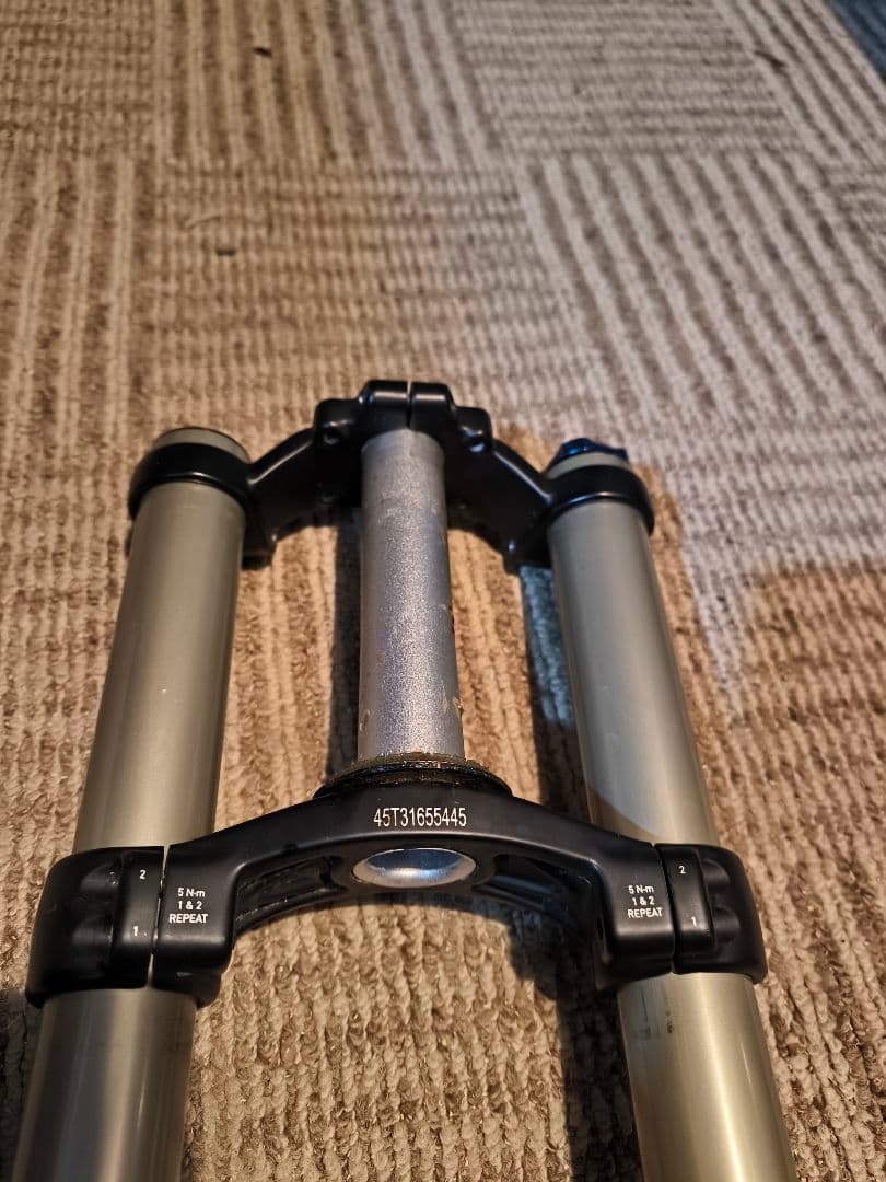 ROCKSHOX Boxxerサスペンションフォーク 26インチ