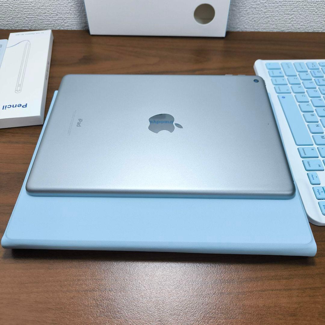 iPad 第6世代 Wi-Fi 32GB ケースとキーボード、タッチペン