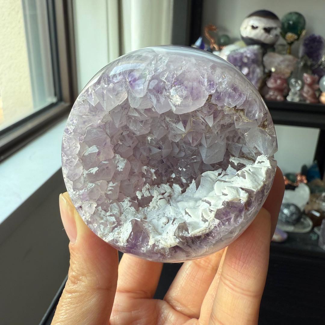 天然石アメジストの笑い口　置物　スフィアNO.120411