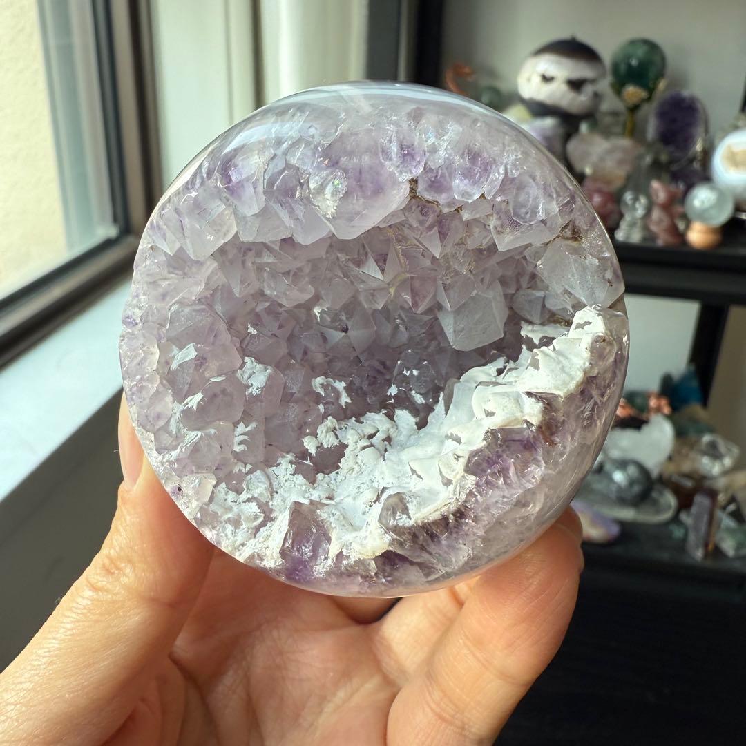 天然石アメジストの笑い口　置物　スフィアNO.120411
