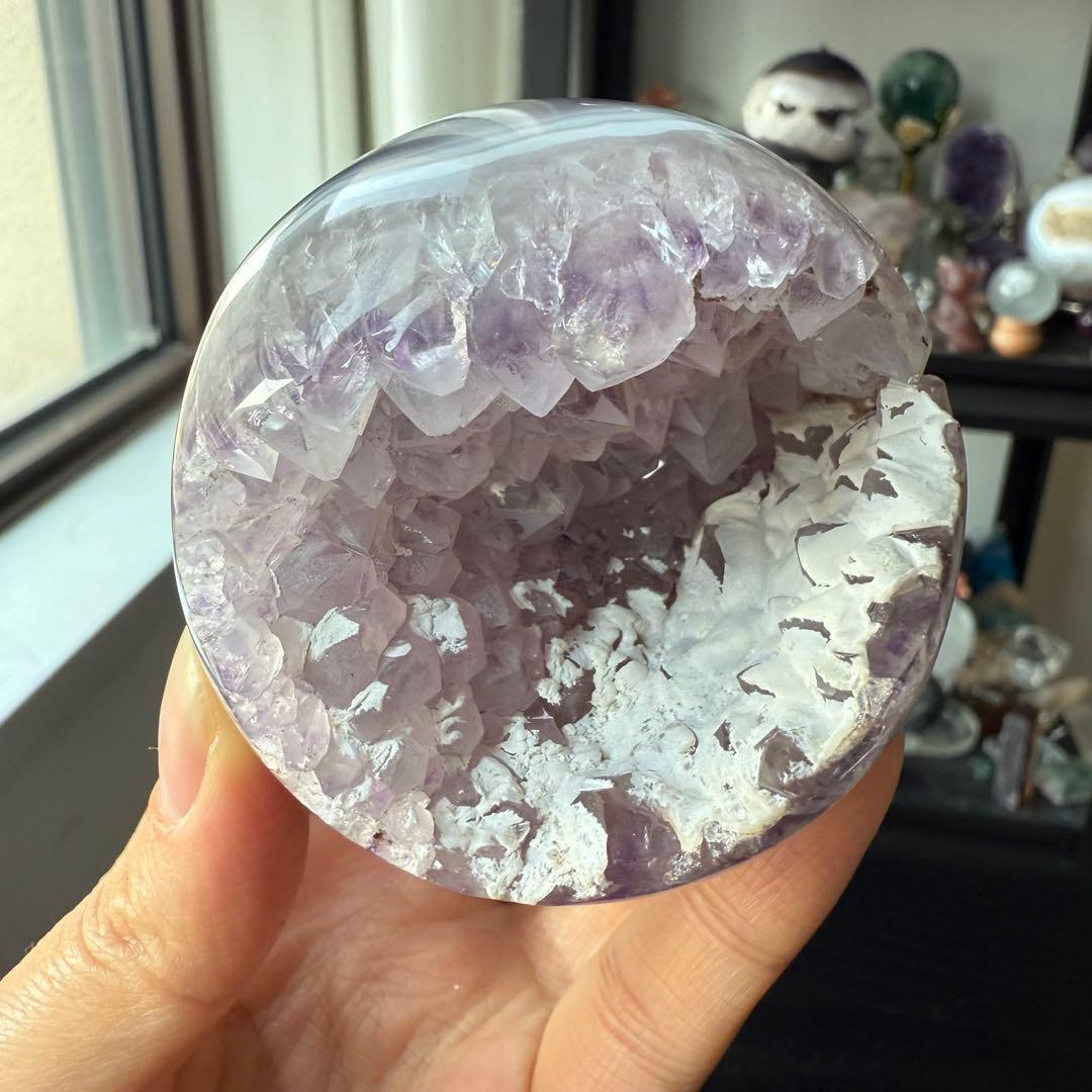 天然石アメジストの笑い口　置物　スフィアNO.120411