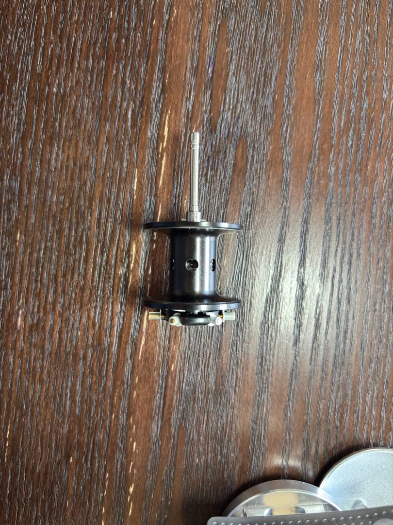 シマノ　12カルカッタ100右ハンドル　02831 (カスタム無し)箱無し