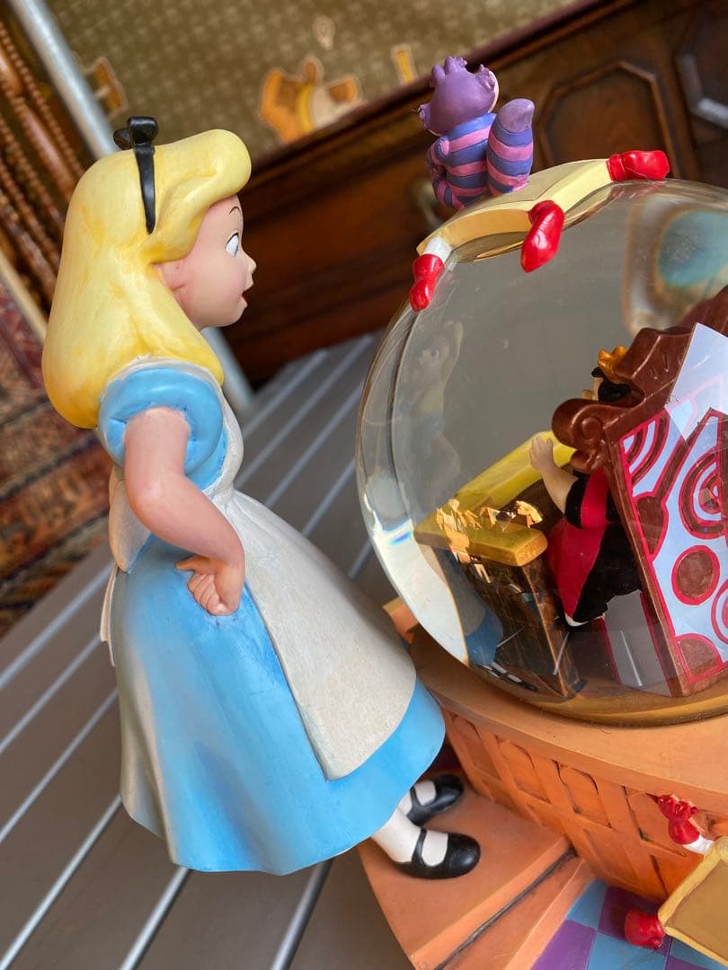 ふしぎの国のアリス　スノードーム　スノーグローブ　オルゴール　フィギュア