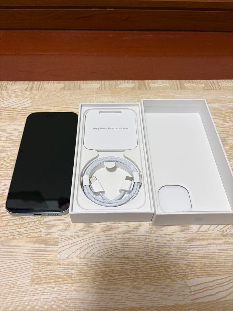 【美品】Apple iPhone 15 256GB ブルー　SIMフリー