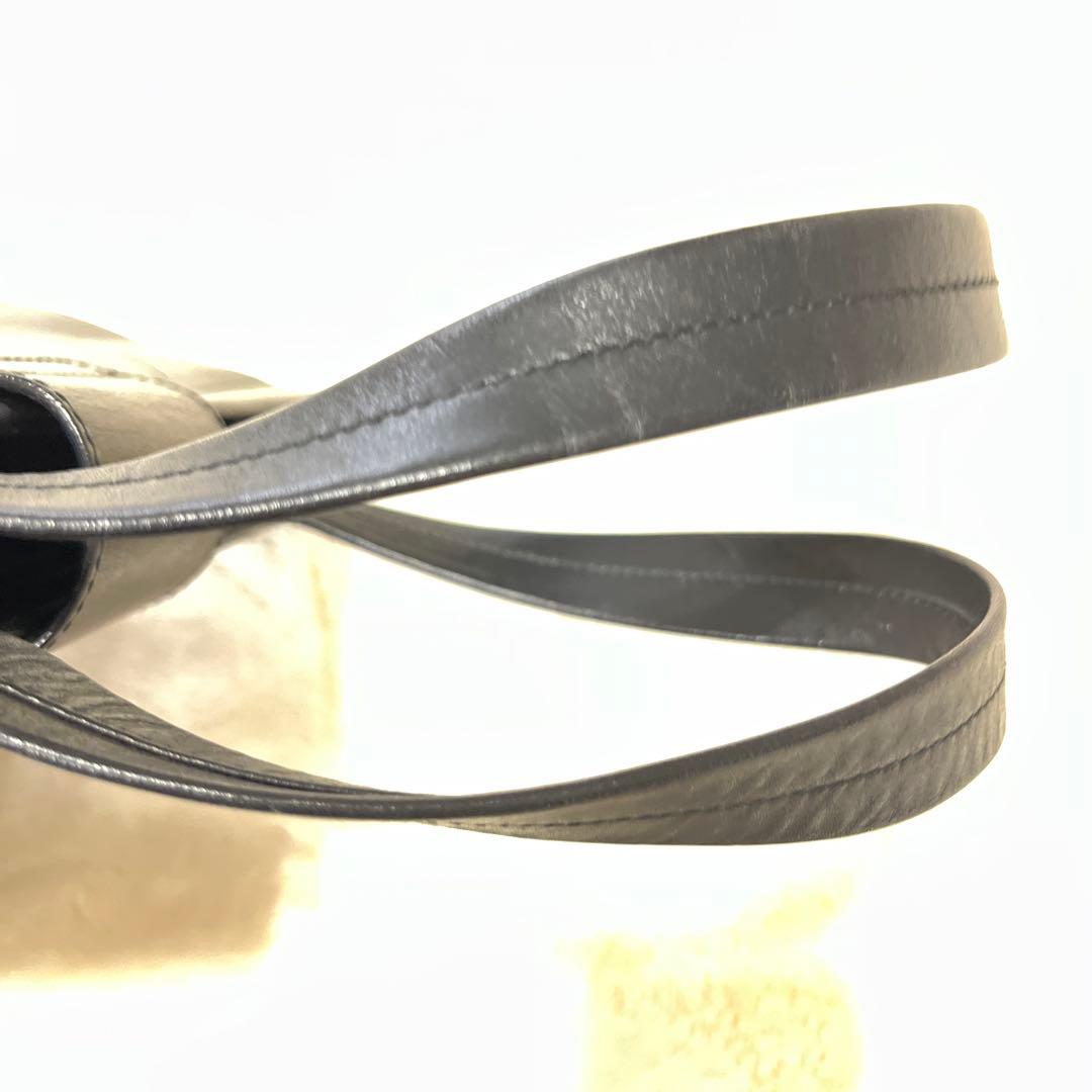 極美品 Ferragamo フェラガモヴァラ パテントレザーショルダー ハンド