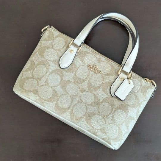 超美品　コーチ　ミニショルダーバッグ シグネチャー アクセサリーポーチ