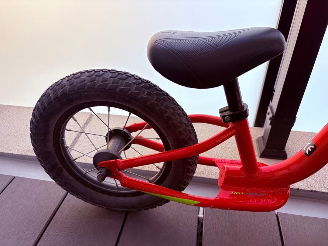 スペシャライズド　HOTWALK フローレッド キッズバイク キックバイク