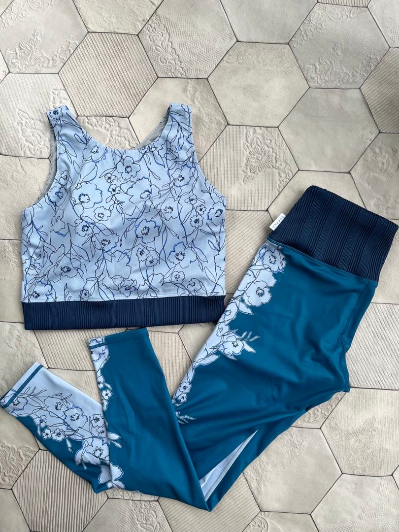 【SUKALA】ドローイングフラワーショートタンクトップ&レギンス