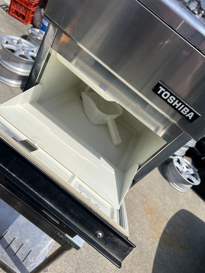 東芝製　業務製氷機　25kg