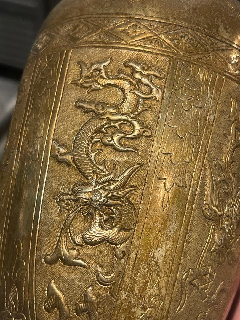 ダ*吉様 金属製 龍と鳳の模様 花瓶 約30cm 手打ち