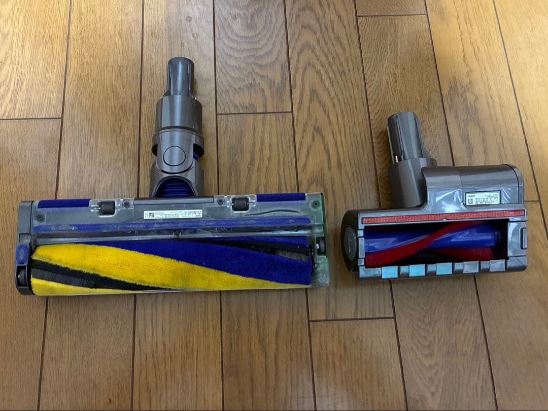 ダイソン コードレスクリーナー　SV33　約24分 LEDヘッド、専用スタンド付