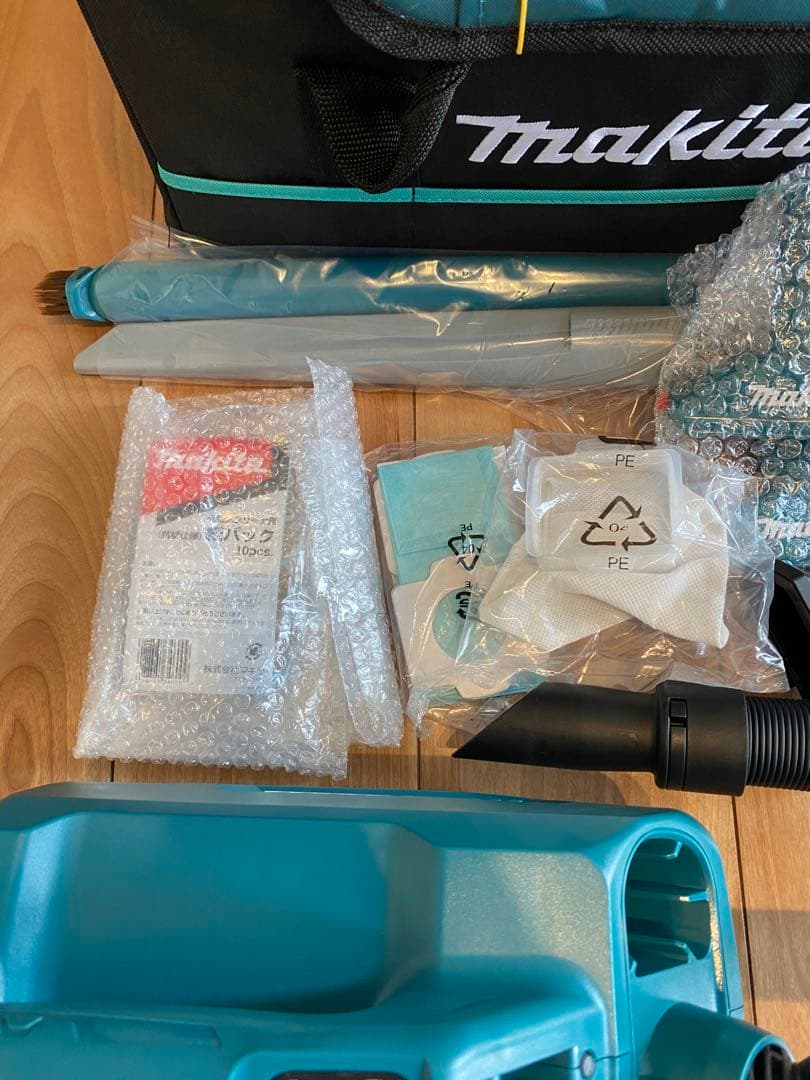 マキタ　掃除機　CL121D ソフトバック付き