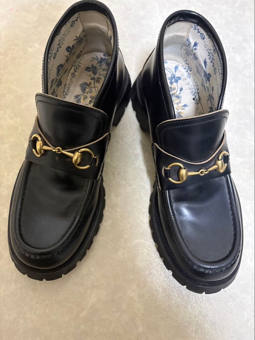 R*o様 GUCCI グッチ　ブラックローファー ゴールドチェーン 蜂刺繍