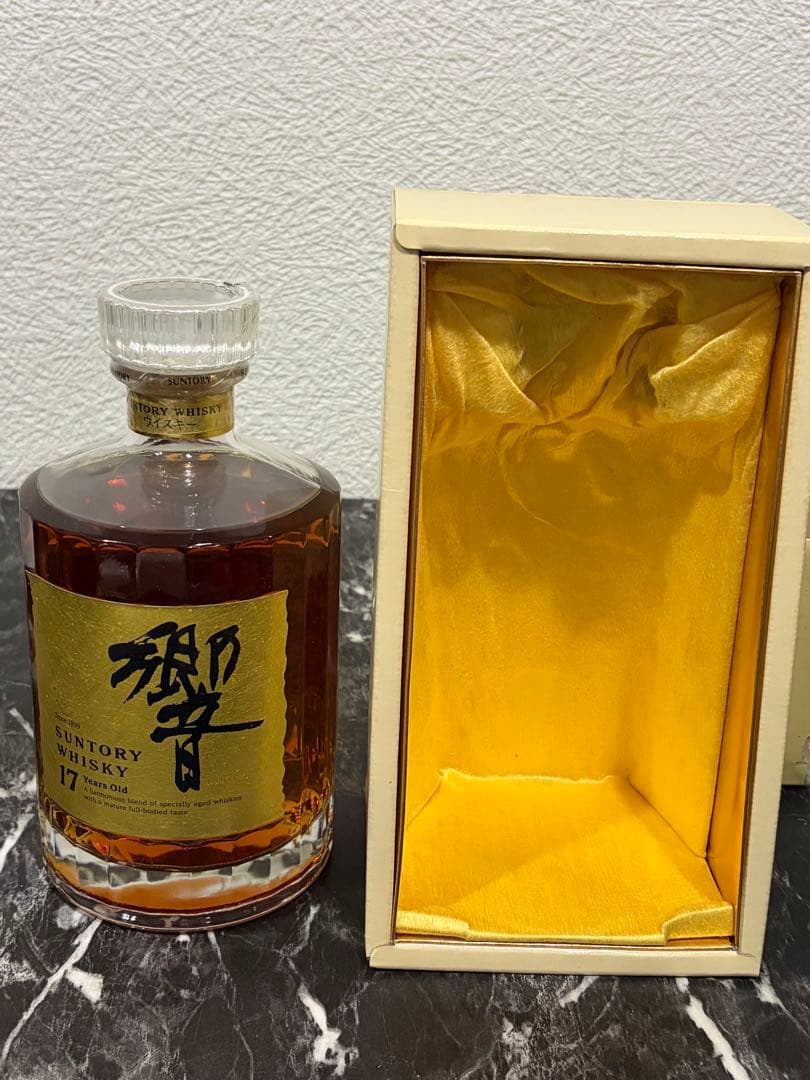サントリー　響　17年　ゴールドラベル　750ml（箱付き）