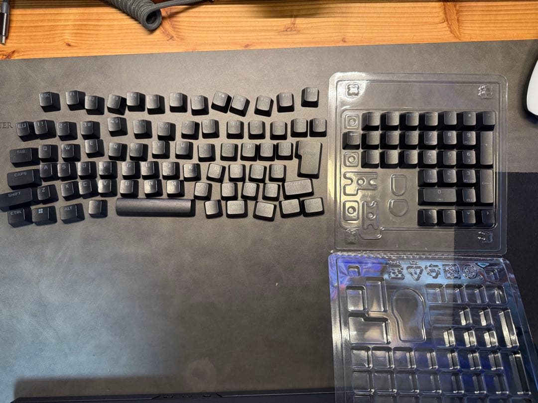 CORSAIR K70 PRO TKL 交換用キーキャップ2種付き