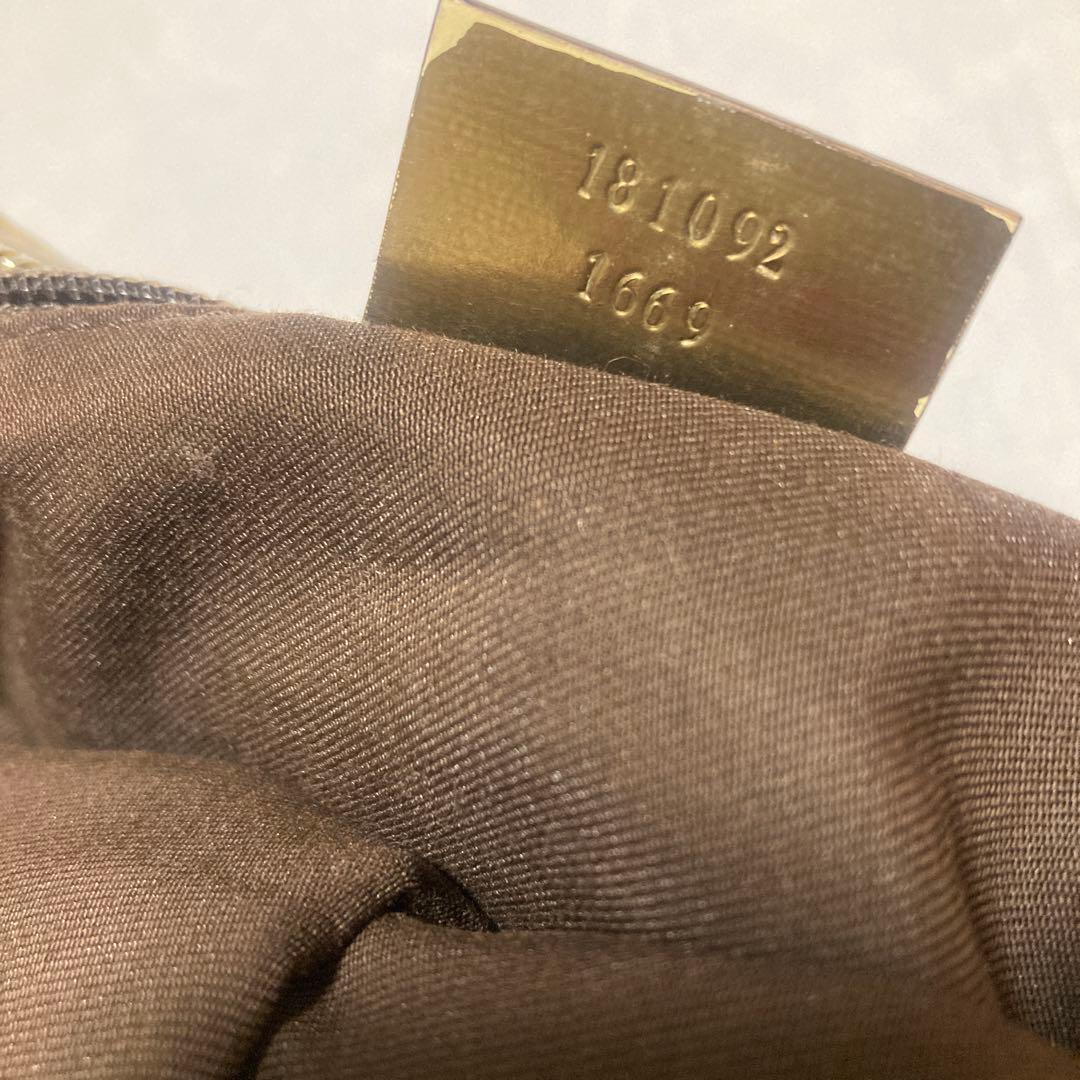 GUCCIハーフムーンショルダーバッグGG キャンバス