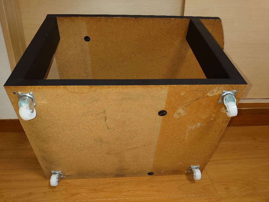 【移動に便利なキャスター付シンプルスタンド㉖】パチスロ実機1台用の置く台・黒色