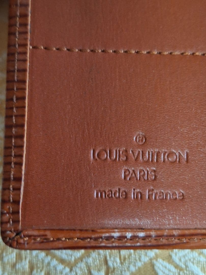 ルイヴィトン　エピパスポートケース　カード入れ　札入れ