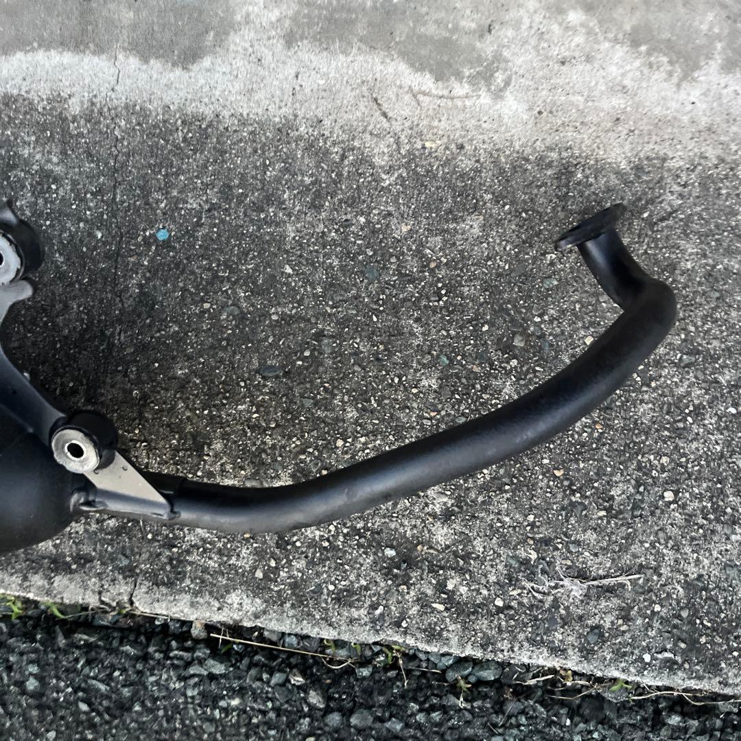 アドレスv125g 純正マフラー　1 黒い金属製マフラー