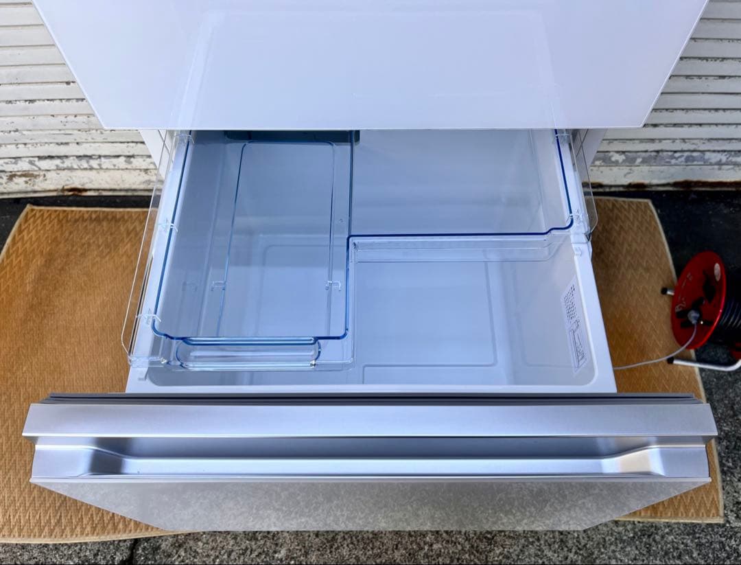 ②【美品】2024年YAMADA冷凍冷蔵庫　REFAGE YRZ-F32MW