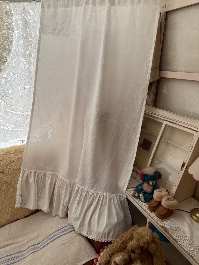 ホワイトリネンとフランスアンティークレース刺繍ஐ⋆*ふりふりカーテン