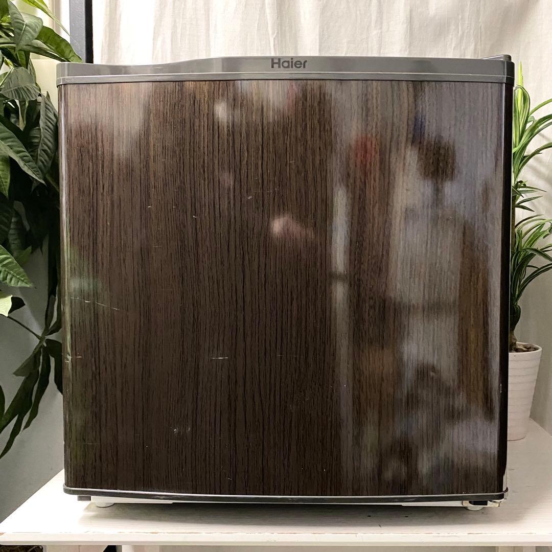ダークな木目調がカッコいい！1ドア冷蔵庫40L