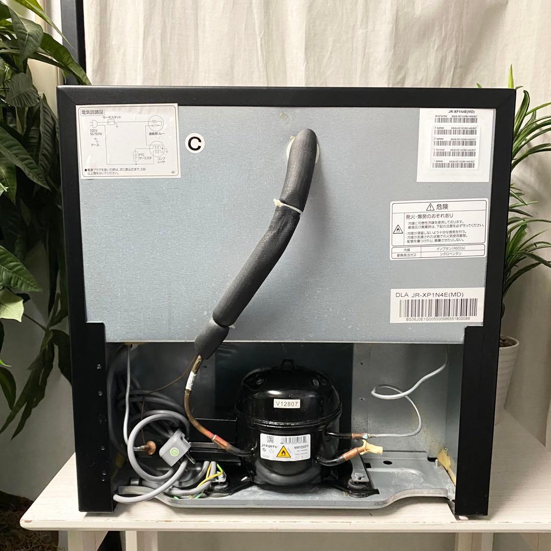 ダークな木目調がカッコいい！1ドア冷蔵庫40L