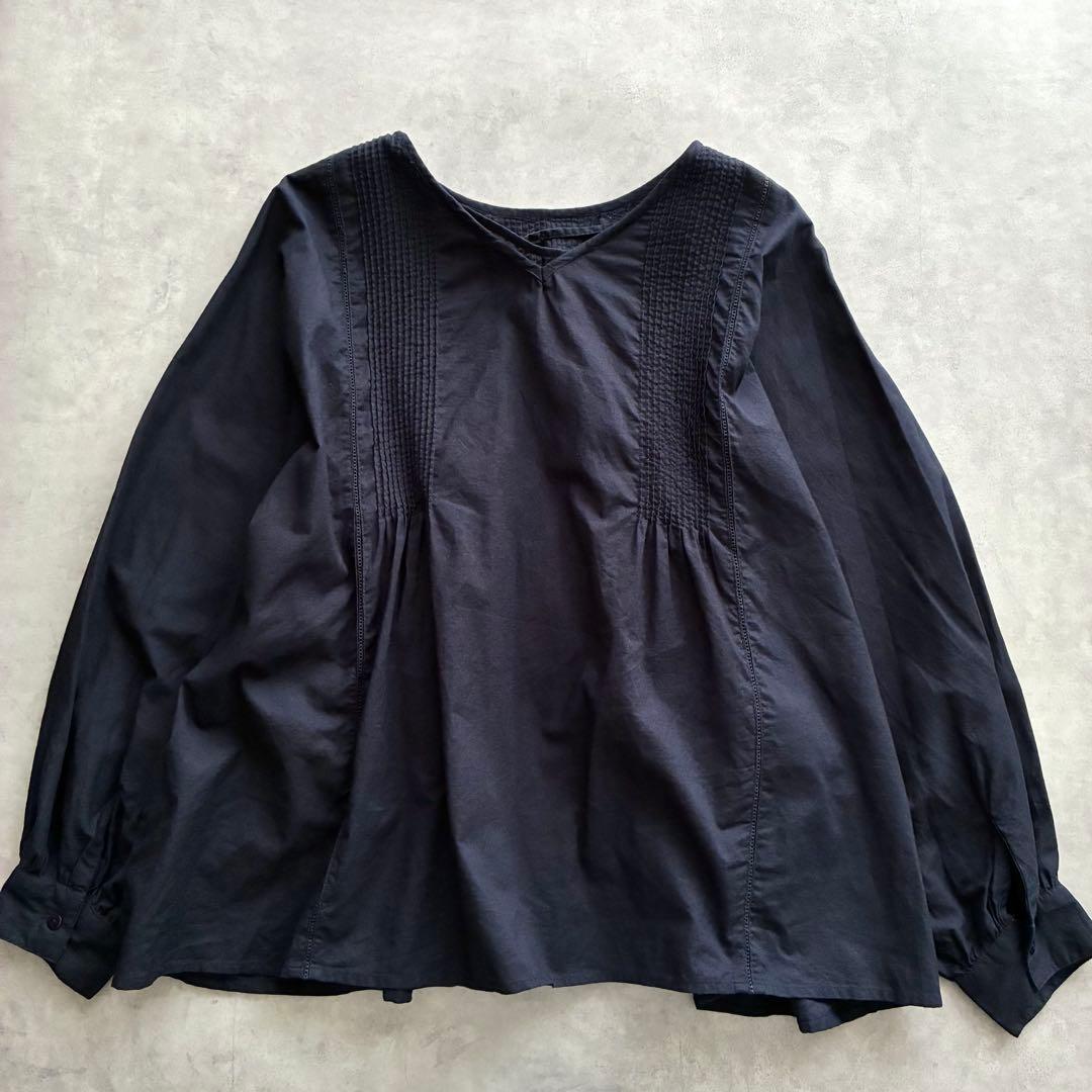 美品 かぐれ コットンドルマンピンタックブラウス 紺 ネイビー