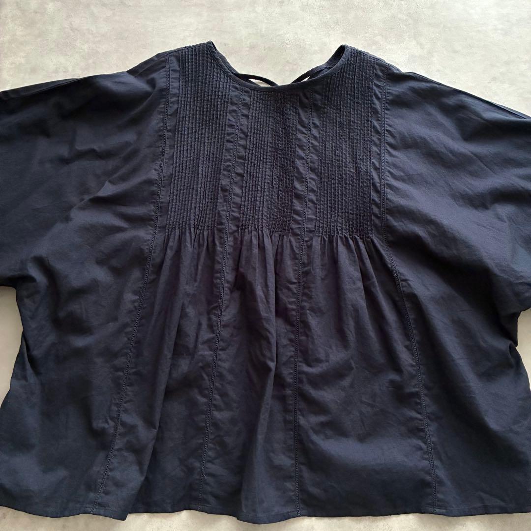 美品 かぐれ コットンドルマンピンタックブラウス 紺 ネイビー