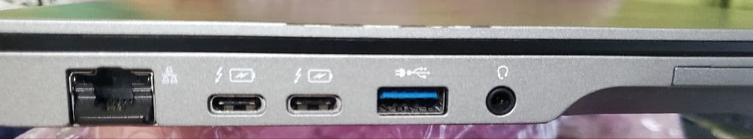 富士通 LIFEBOOK U7312/K　13.3型W