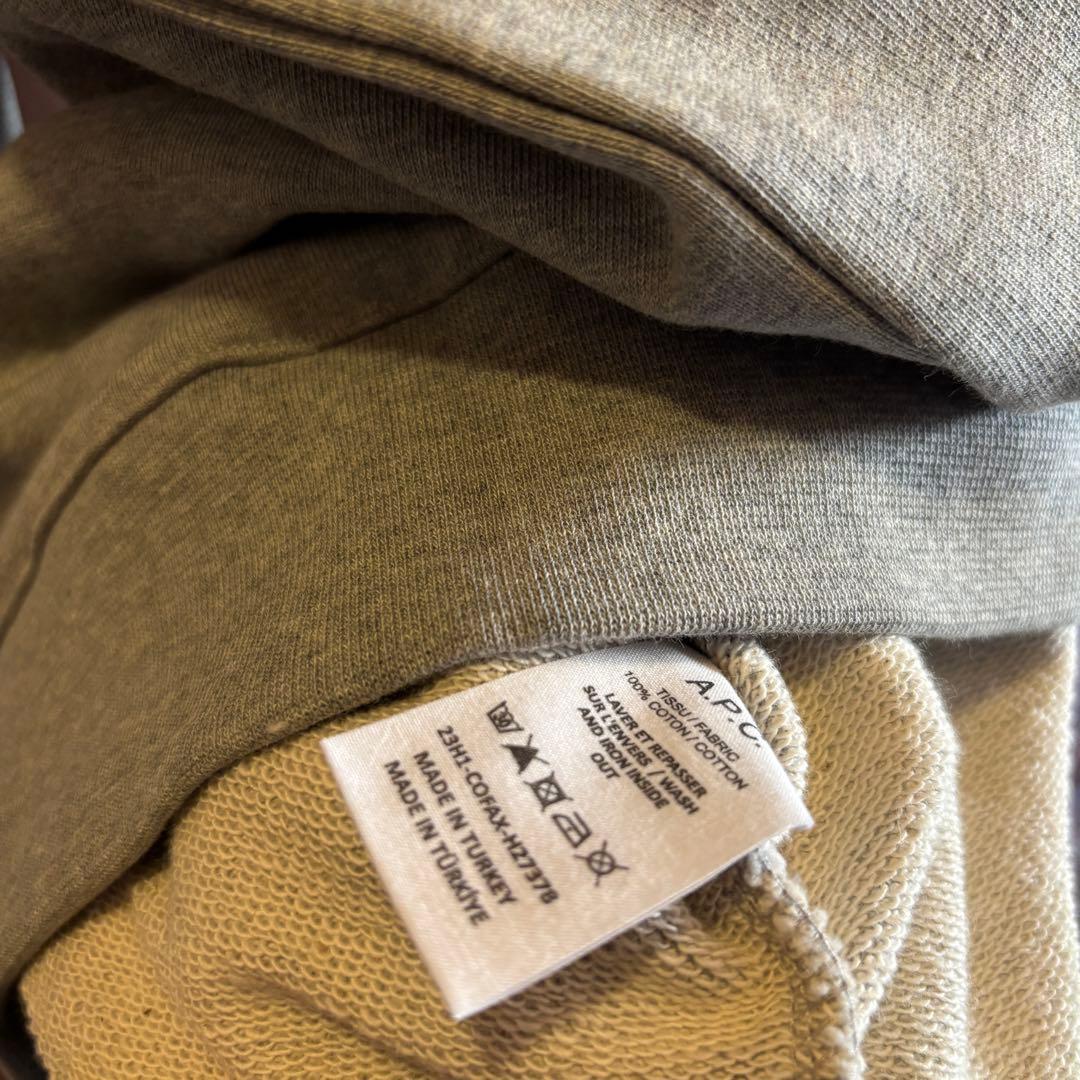 A.P.C. グレー ロゴ スウェット V.P.C. 反転ロゴ