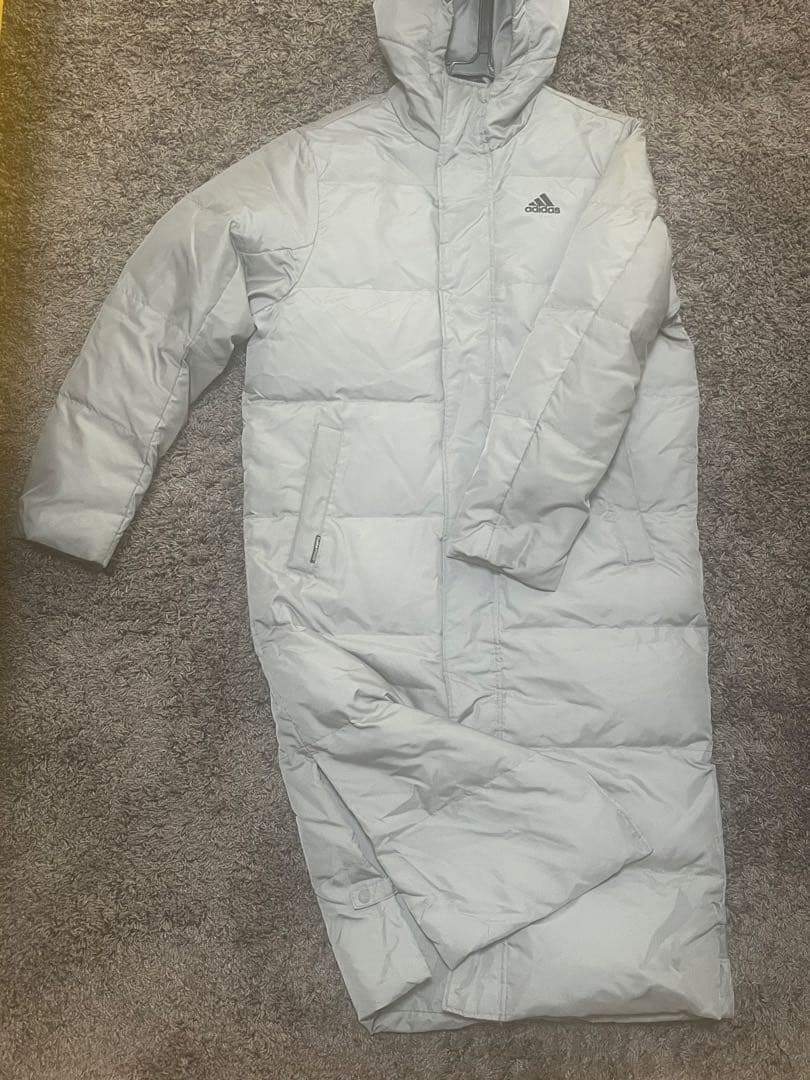 adidas Climaproofダウンベンチコート