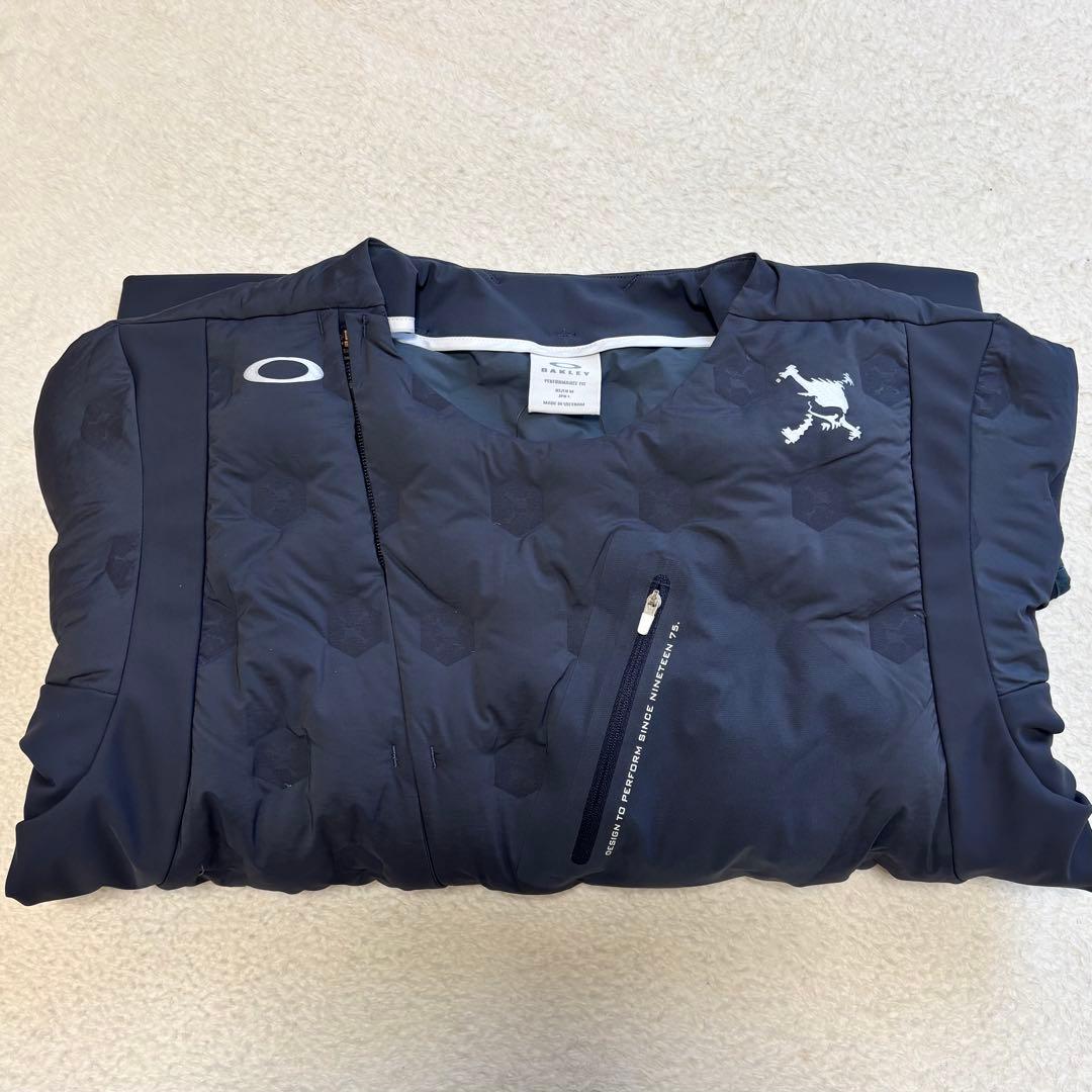 未使用品 オークリー ゴルフ 軽量 ストレッチ ダウンジャケット L