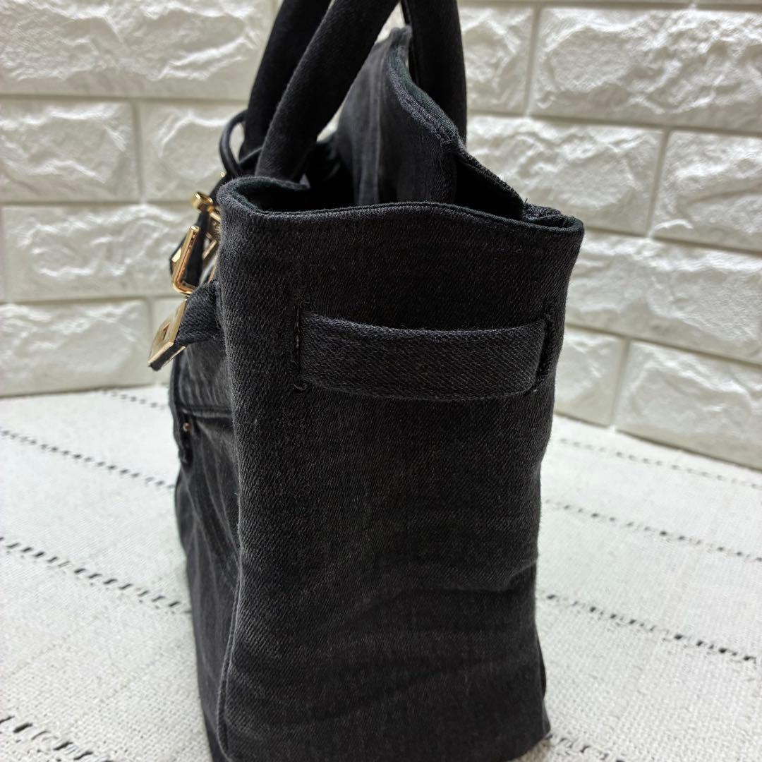 デニムリメイク フラップ付きトートバッグ　Sサイズ　 ブラックデニム　南京錠付き